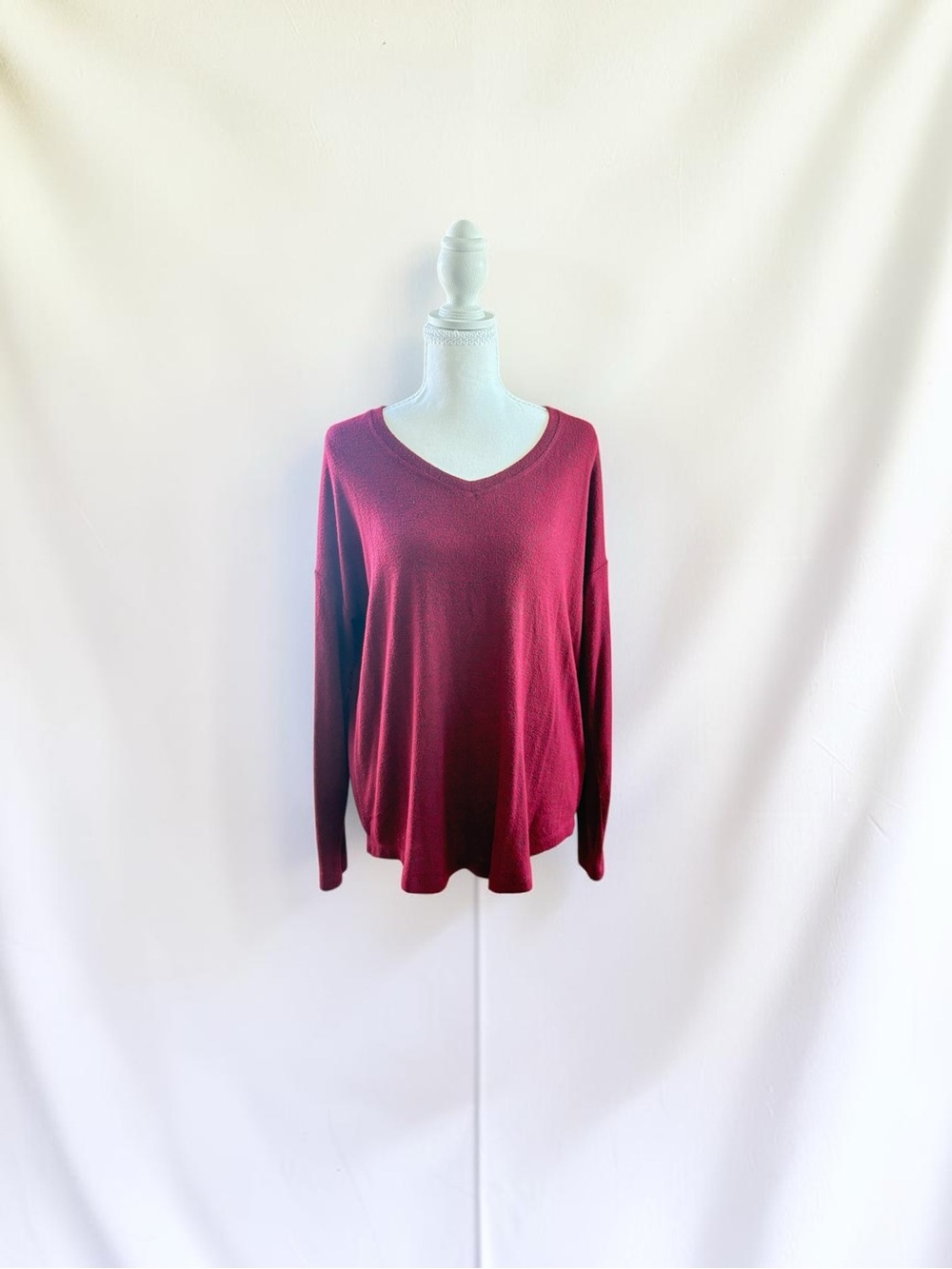 Well Worn Women’s Size S Long Sleeve Vneck Sweater - Burgundy and Black